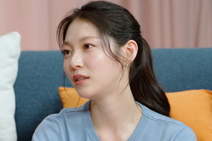 노란 수영복에 섹시한 몸매 어필하는 존예 처자