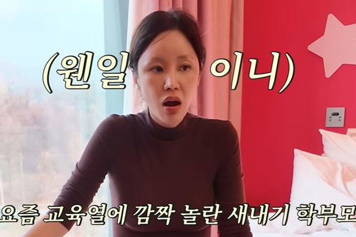 노란 수영복에 섹시한 몸매 어필하는 존예 처자