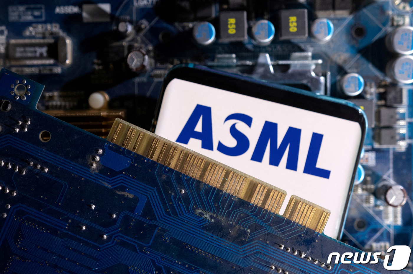 '슈퍼 을' ASML, 1분기 매출 88억 유로 영업익 31.6억 유로