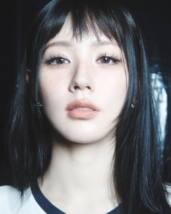 노란 수영복에 섹시한 몸매 어필하는 존예 처자