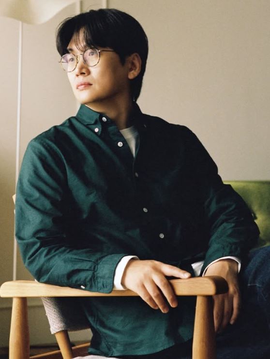 노란 수영복에 섹시한 몸매 어필하는 존예 처자