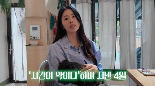 노란 수영복에 섹시한 몸매 어필하는 존예 처자