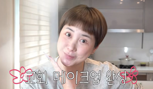 노란 수영복에 섹시한 몸매 어필하는 존예 처자