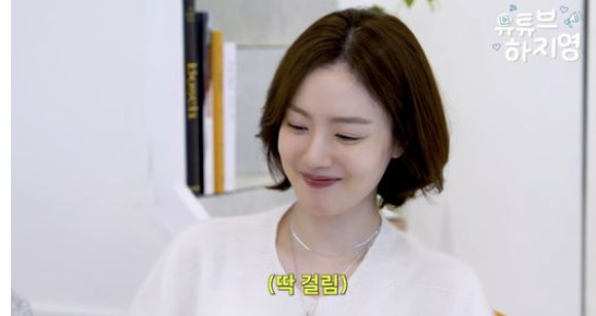 노란 수영복에 섹시한 몸매 어필하는 존예 처자