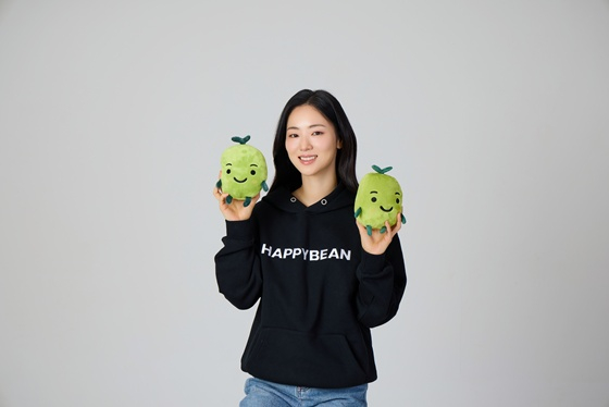 노란 수영복에 섹시한 몸매 어필하는 존예 처자