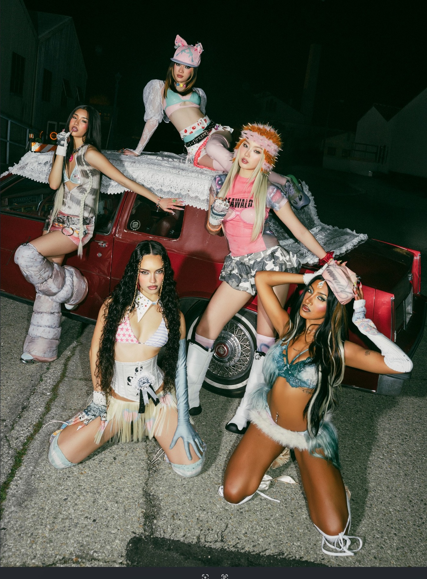 노란 수영복에 섹시한 몸매 어필하는 존예 처자