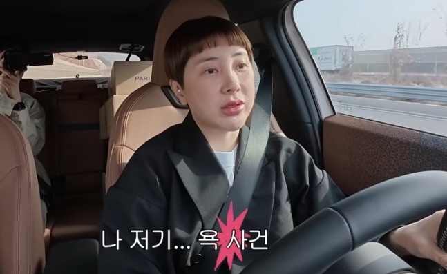 노란 수영복에 섹시한 몸매 어필하는 존예 처자