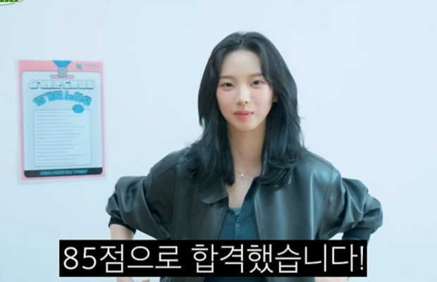 노란 수영복에 섹시한 몸매 어필하는 존예 처자