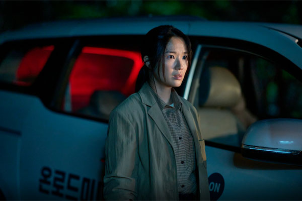 노란 수영복에 섹시한 몸매 어필하는 존예 처자