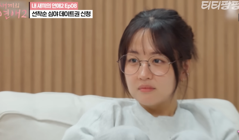 노란 수영복에 섹시한 몸매 어필하는 존예 처자