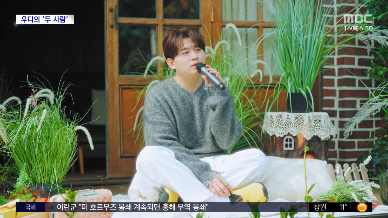 노란 수영복에 섹시한 몸매 어필하는 존예 처자