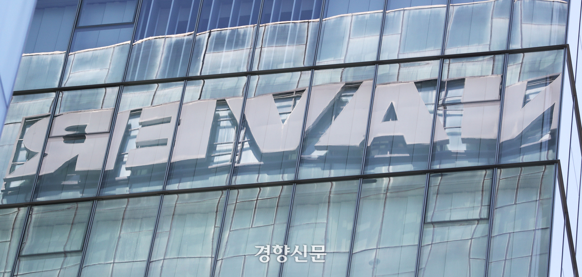 노란 수영복에 섹시한 몸매 어필하는 존예 처자