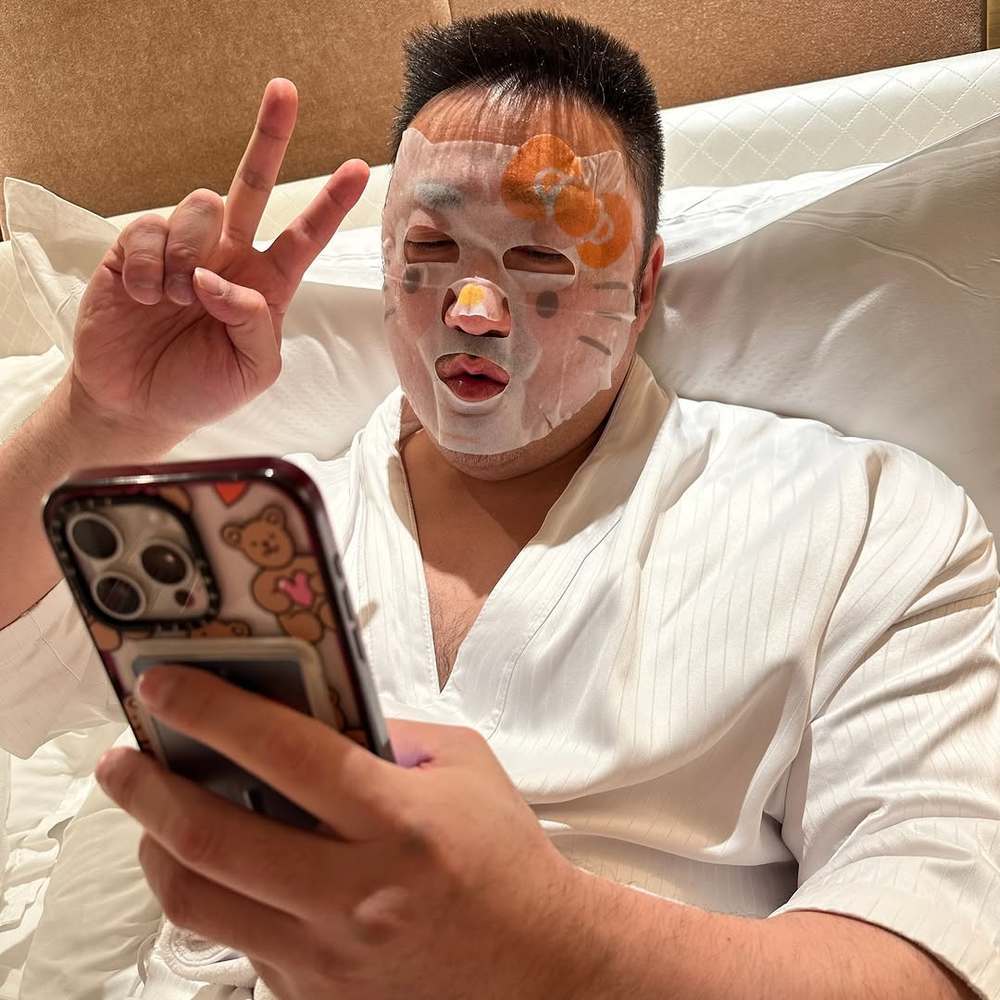 노란 수영복에 섹시한 몸매 어필하는 존예 처자