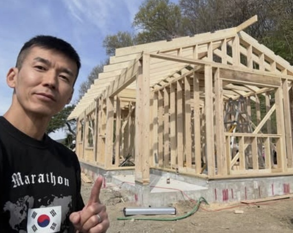 노란 수영복에 섹시한 몸매 어필하는 존예 처자