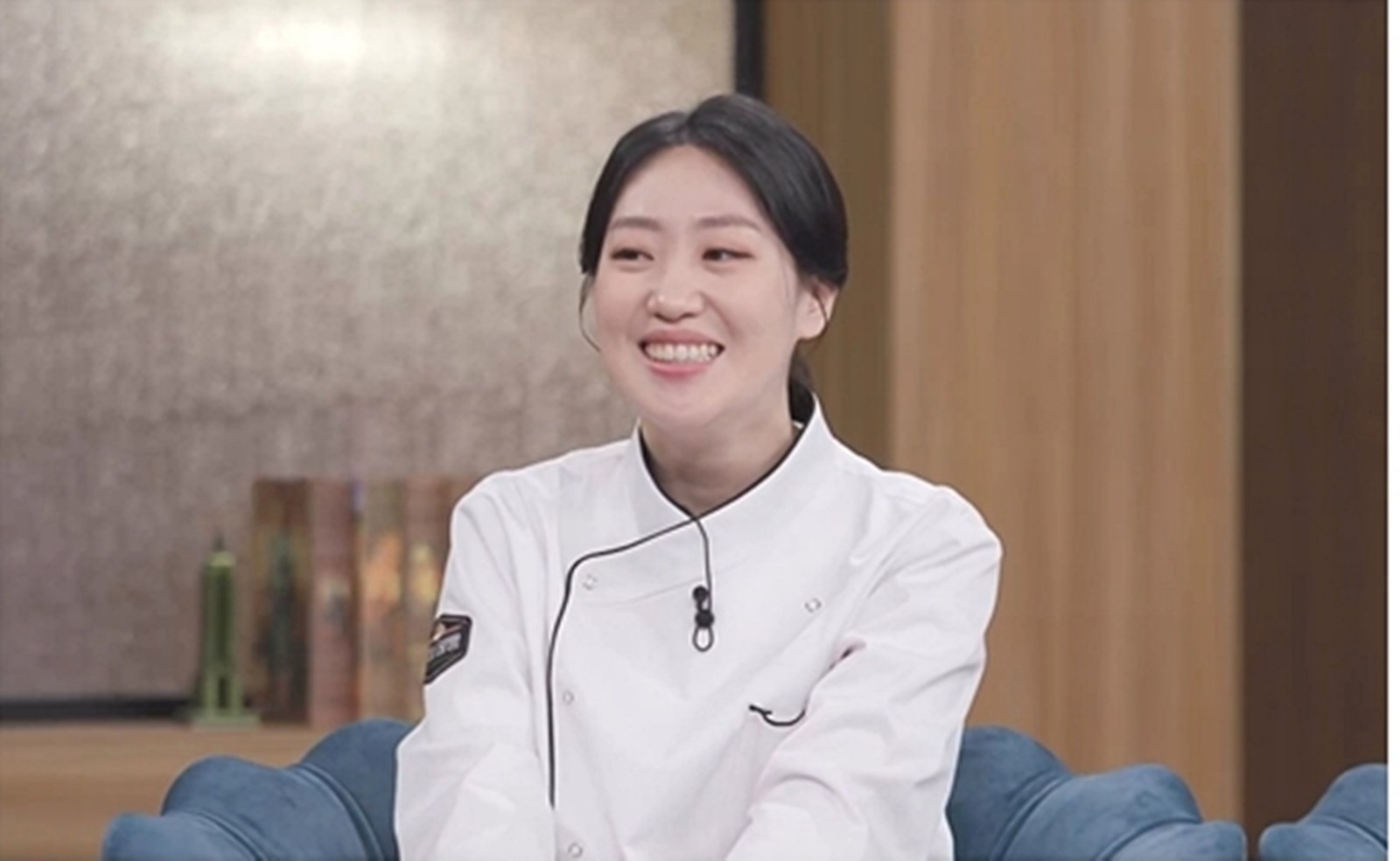 노란 수영복에 섹시한 몸매 어필하는 존예 처자