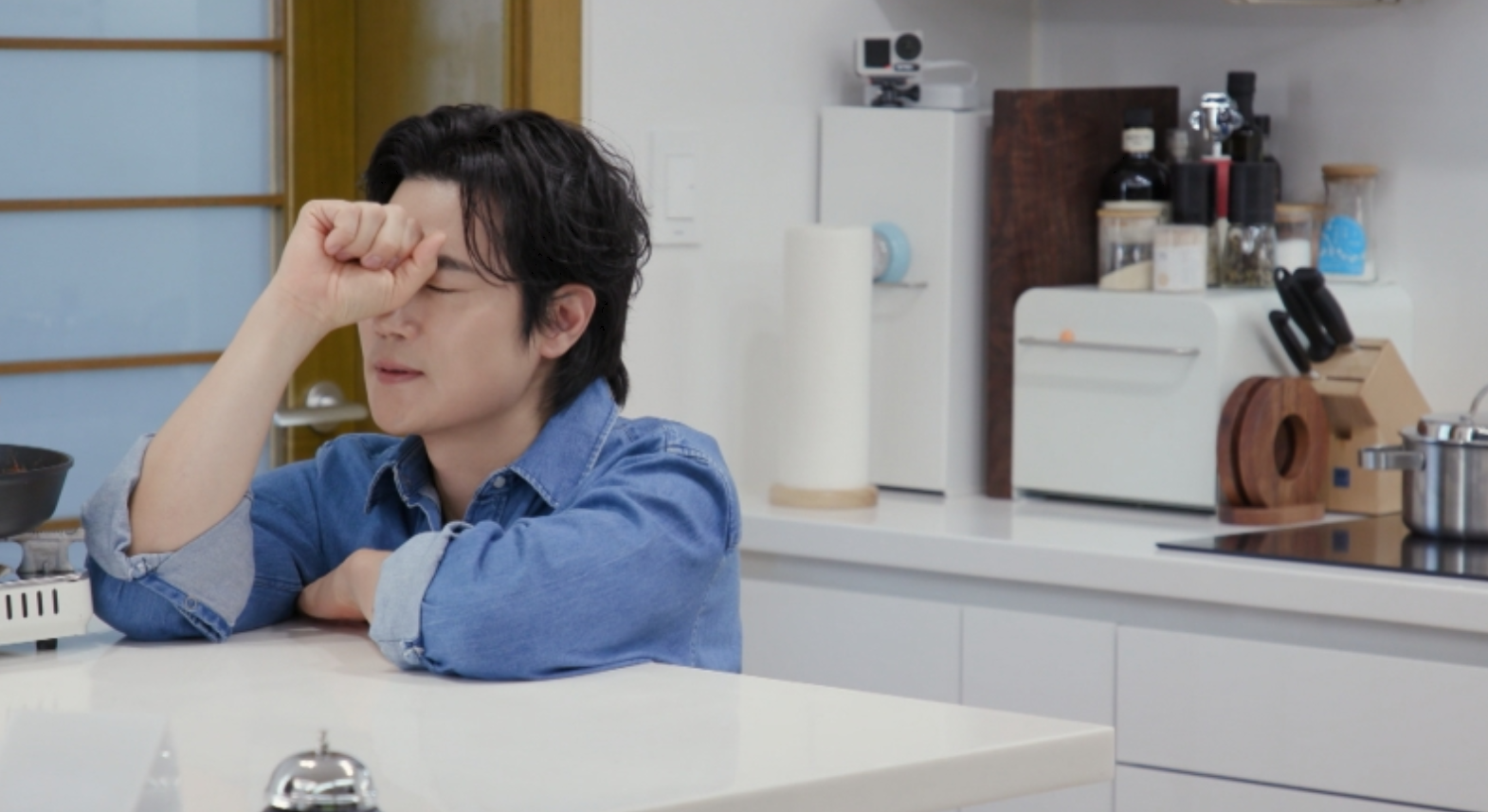 노란 수영복에 섹시한 몸매 어필하는 존예 처자