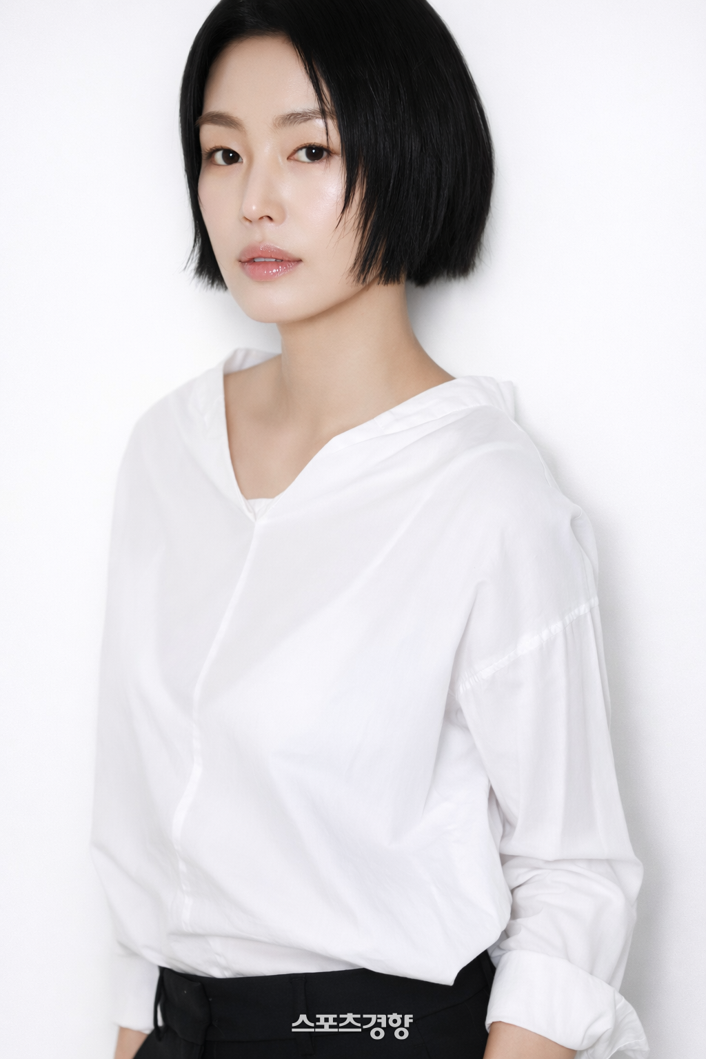 노란 수영복에 섹시한 몸매 어필하는 존예 처자