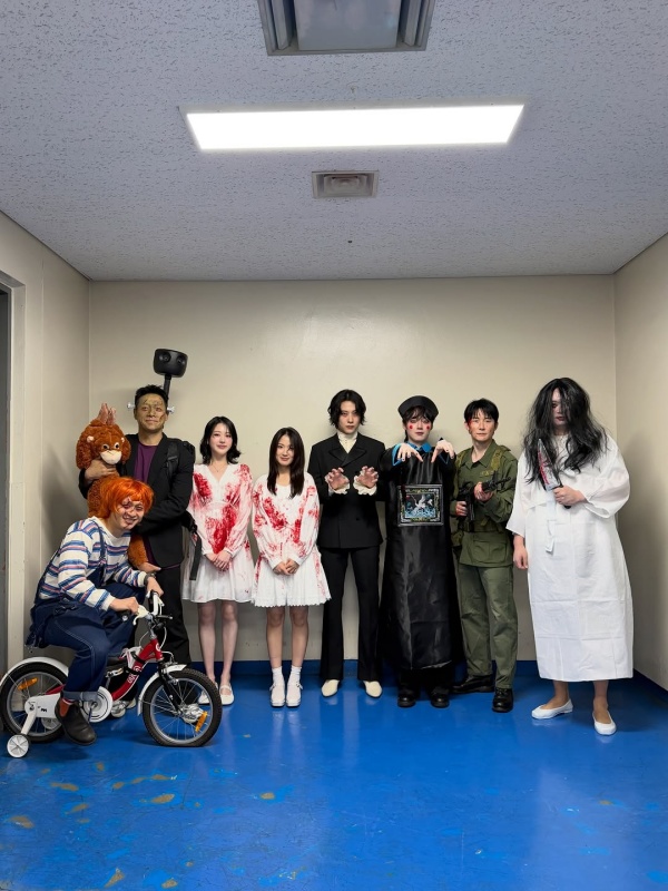 노란 수영복에 섹시한 몸매 어필하는 존예 처자