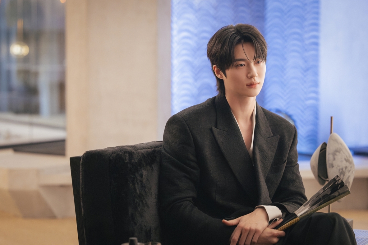 노란 수영복에 섹시한 몸매 어필하는 존예 처자