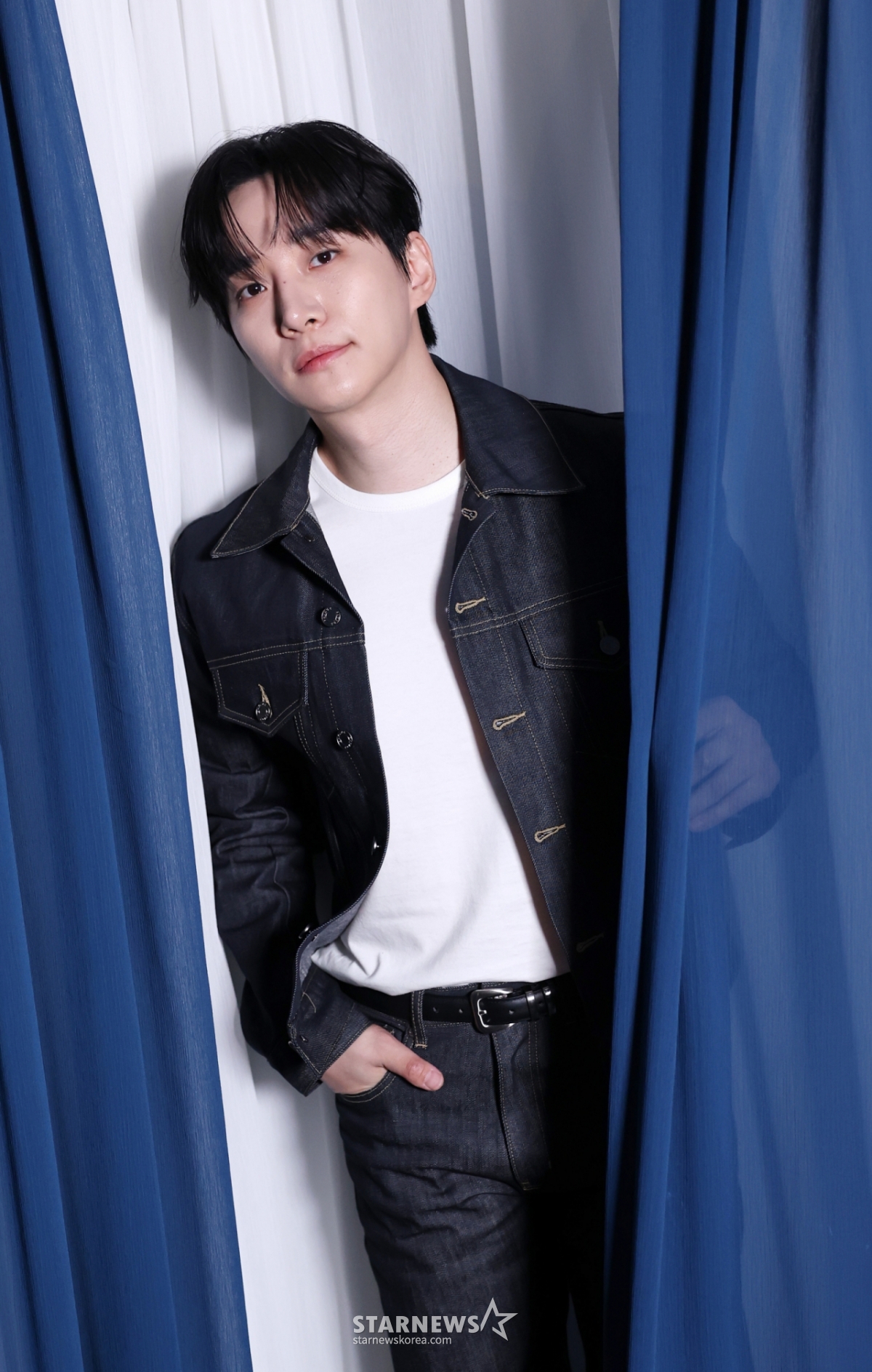 노란 수영복에 섹시한 몸매 어필하는 존예 처자