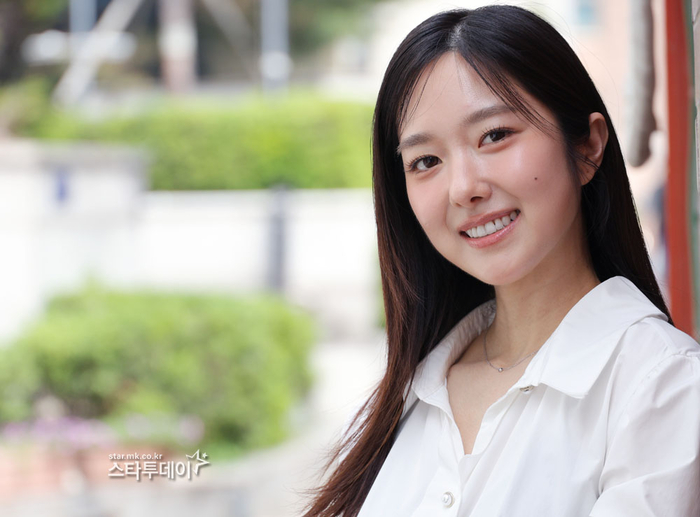 노란 수영복에 섹시한 몸매 어필하는 존예 처자