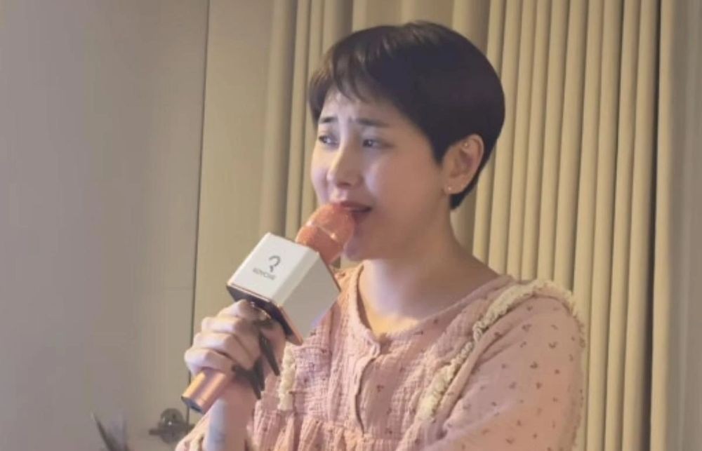 노란 수영복에 섹시한 몸매 어필하는 존예 처자