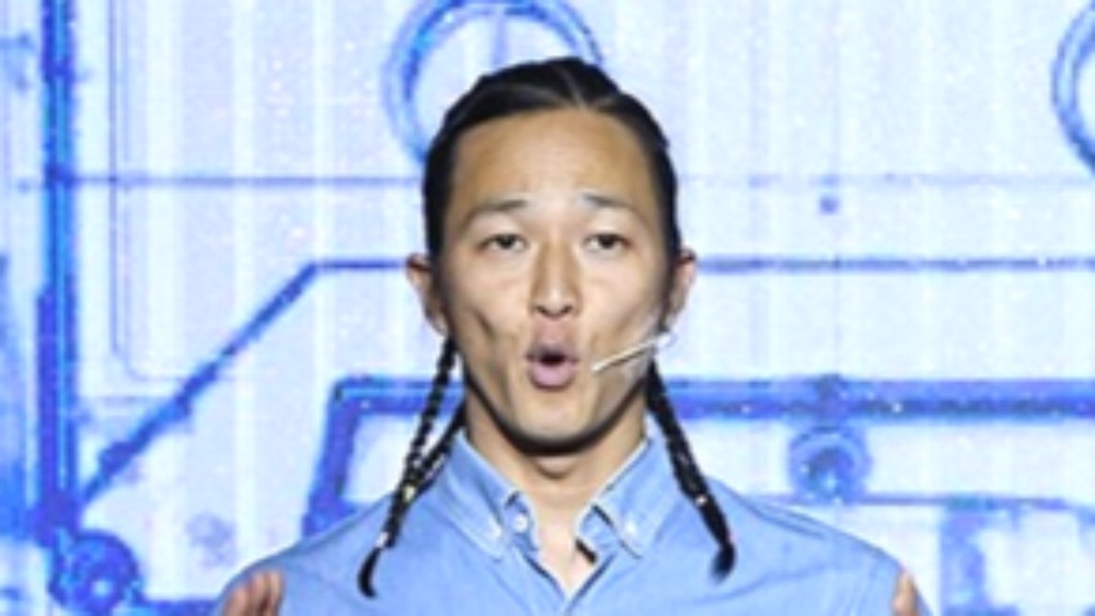 노란 수영복에 섹시한 몸매 어필하는 존예 처자