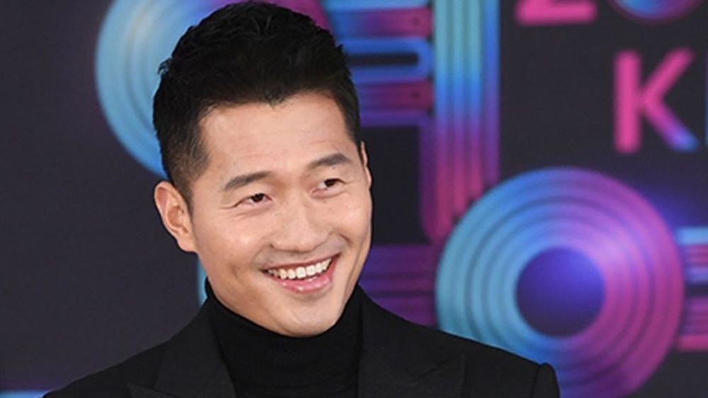 노란 수영복에 섹시한 몸매 어필하는 존예 처자