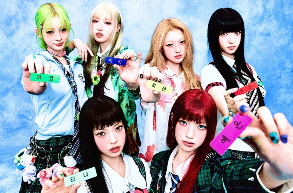 노란 수영복에 섹시한 몸매 어필하는 존예 처자