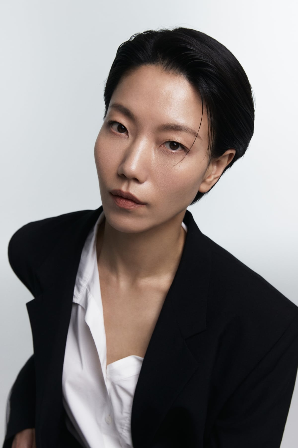 노란 수영복에 섹시한 몸매 어필하는 존예 처자