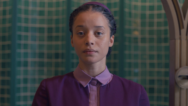 노란 수영복에 섹시한 몸매 어필하는 존예 처자