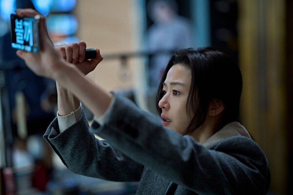 노란 수영복에 섹시한 몸매 어필하는 존예 처자