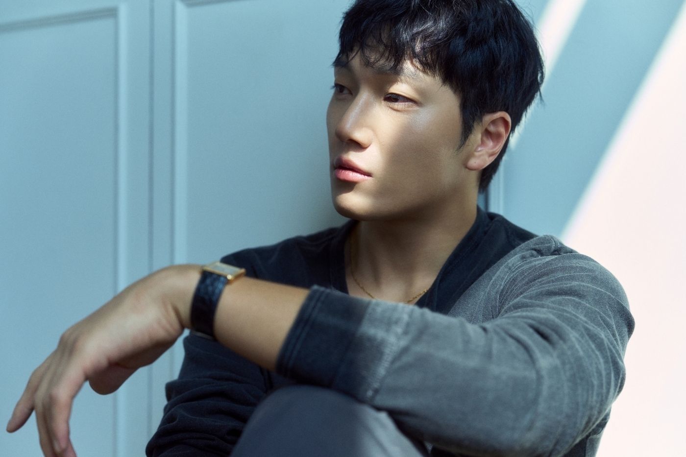 노란 수영복에 섹시한 몸매 어필하는 존예 처자