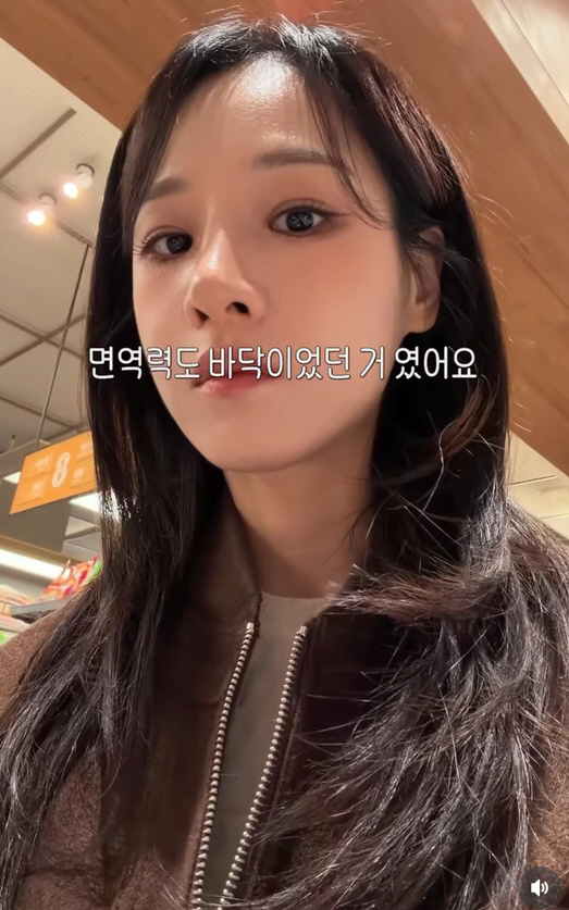 노란 수영복에 섹시한 몸매 어필하는 존예 처자