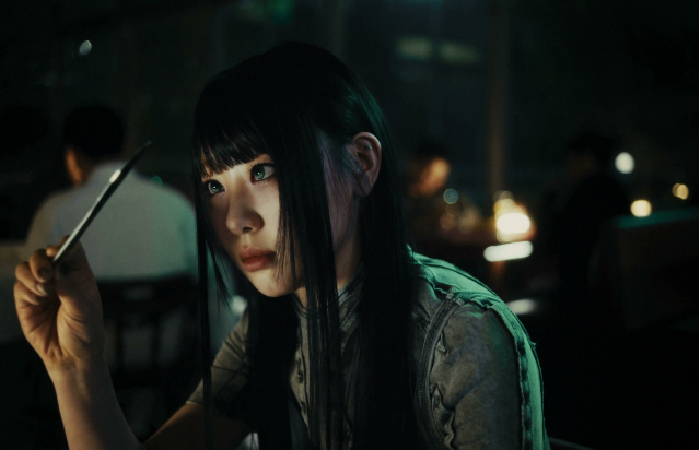 노란 수영복에 섹시한 몸매 어필하는 존예 처자