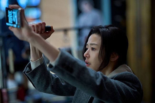 노란 수영복에 섹시한 몸매 어필하는 존예 처자