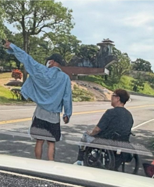 노란 수영복에 섹시한 몸매 어필하는 존예 처자