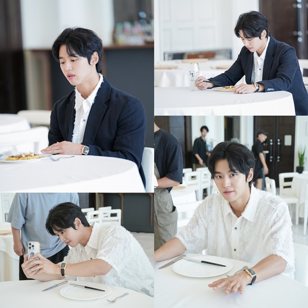 노란 수영복에 섹시한 몸매 어필하는 존예 처자