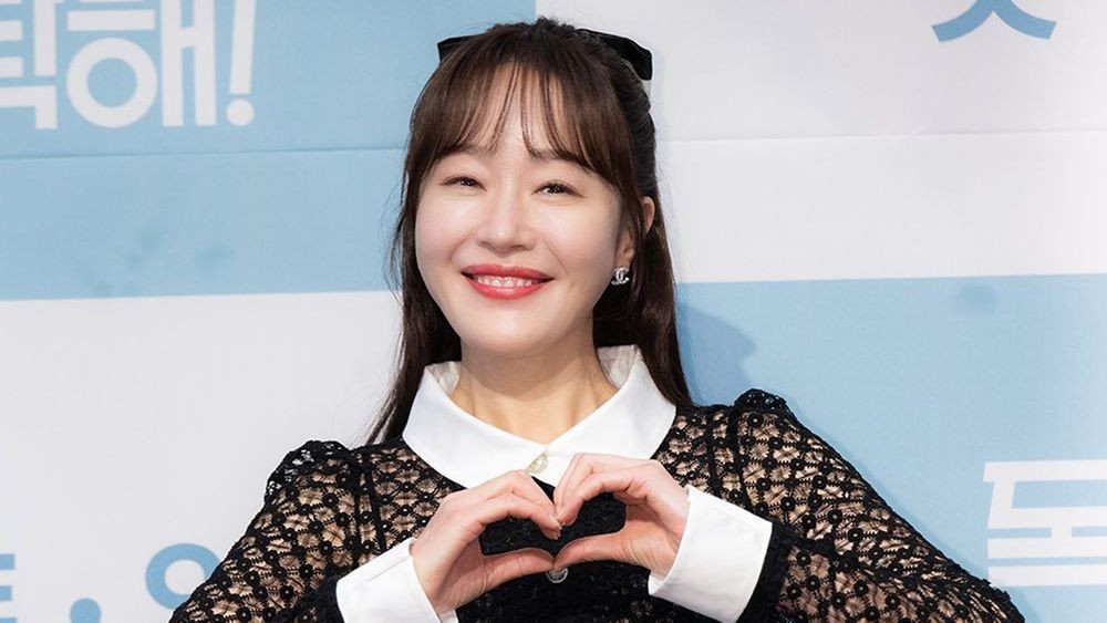 노란 수영복에 섹시한 몸매 어필하는 존예 처자