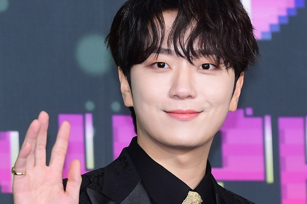 노란 수영복에 섹시한 몸매 어필하는 존예 처자