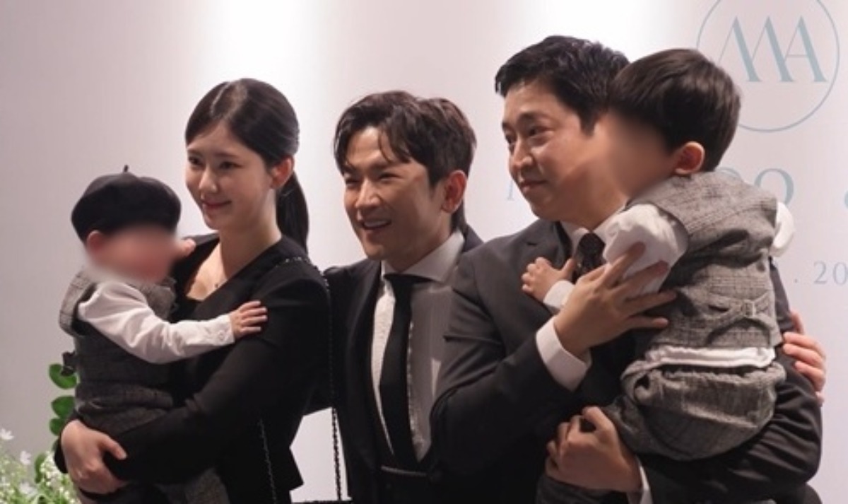 노란 수영복에 섹시한 몸매 어필하는 존예 처자