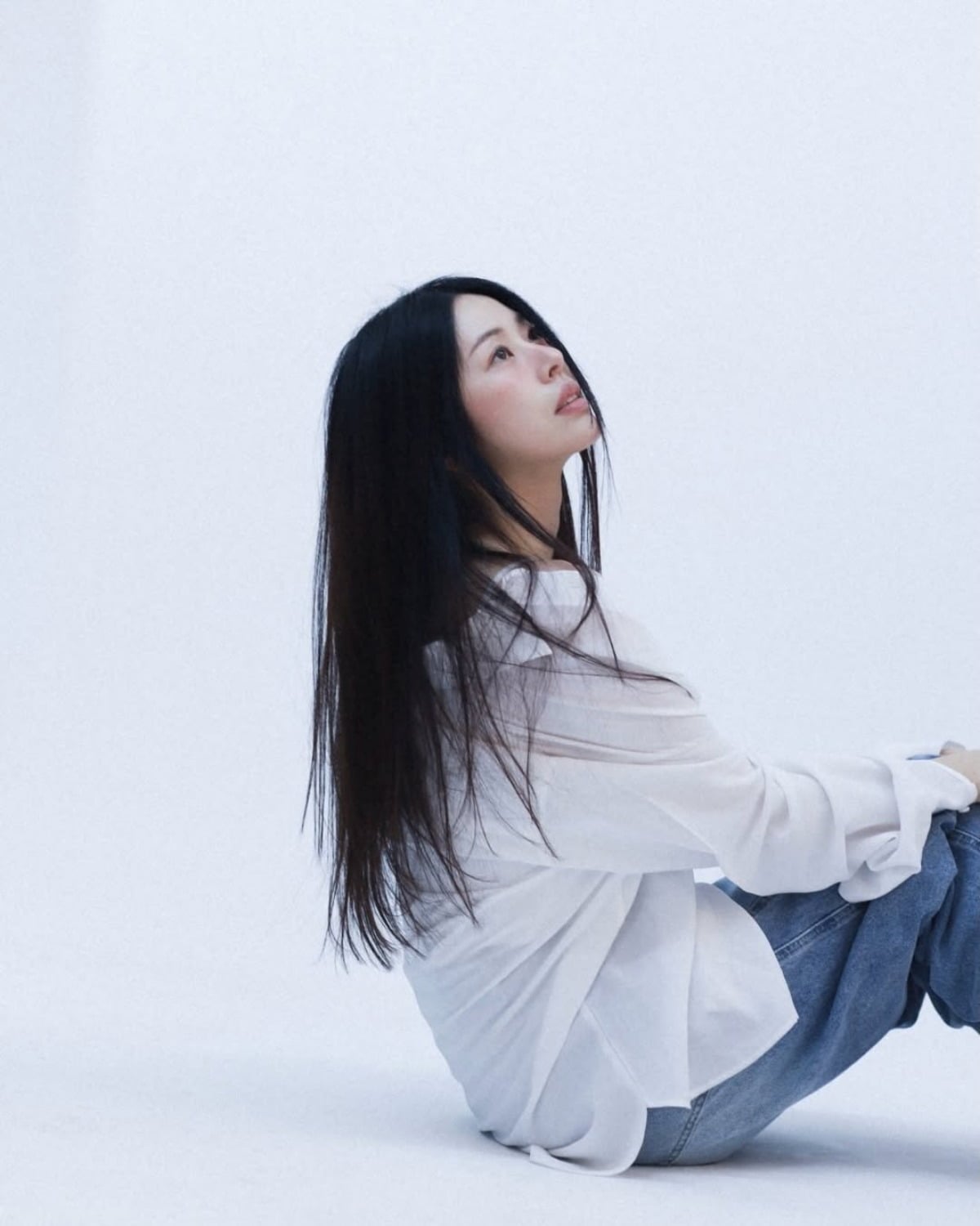 노란 수영복에 섹시한 몸매 어필하는 존예 처자