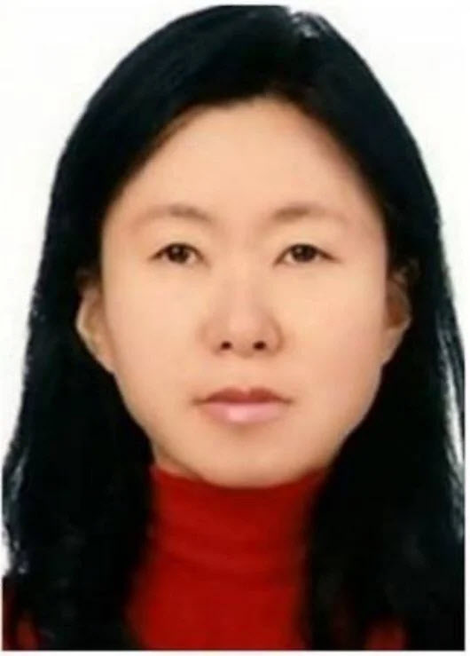 노란 수영복에 섹시한 몸매 어필하는 존예 처자