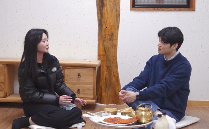 노란 수영복에 섹시한 몸매 어필하는 존예 처자