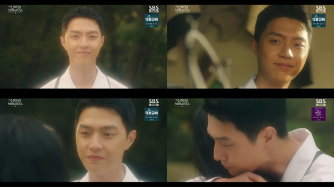 노란 수영복에 섹시한 몸매 어필하는 존예 처자