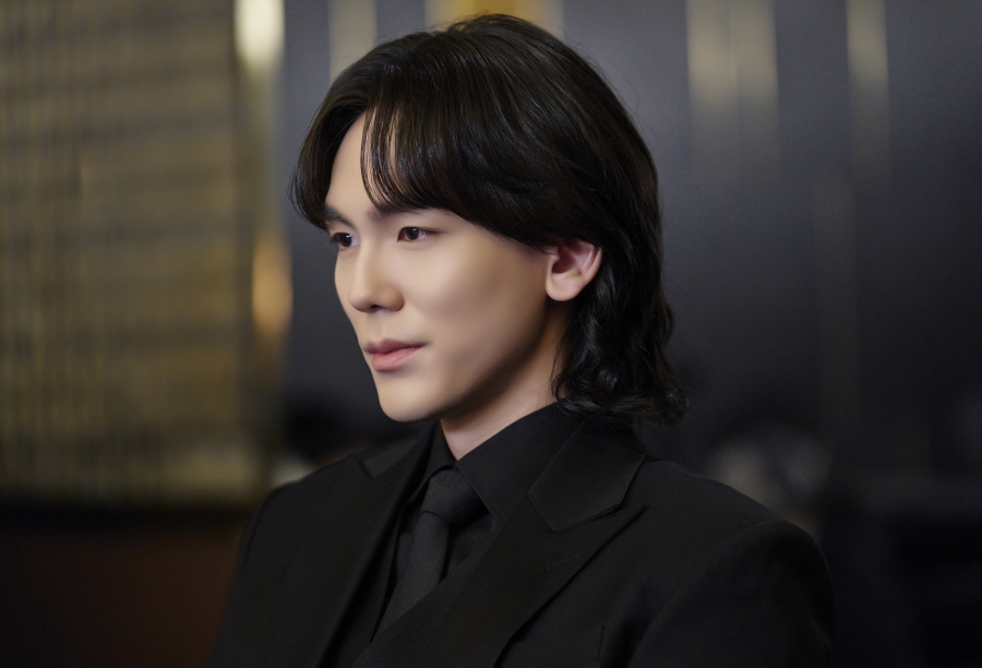 노란 수영복에 섹시한 몸매 어필하는 존예 처자