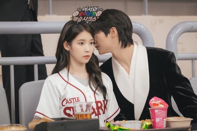 노란 수영복에 섹시한 몸매 어필하는 존예 처자