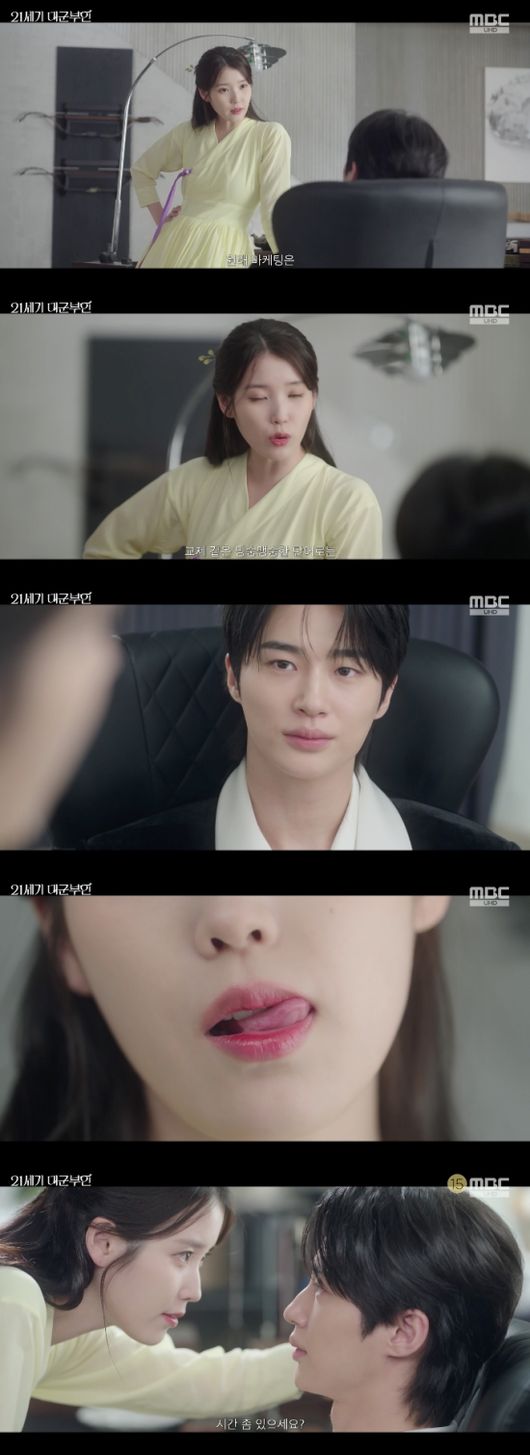 노란 수영복에 섹시한 몸매 어필하는 존예 처자