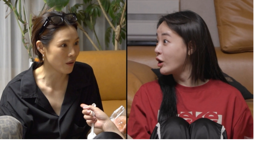 노란 수영복에 섹시한 몸매 어필하는 존예 처자