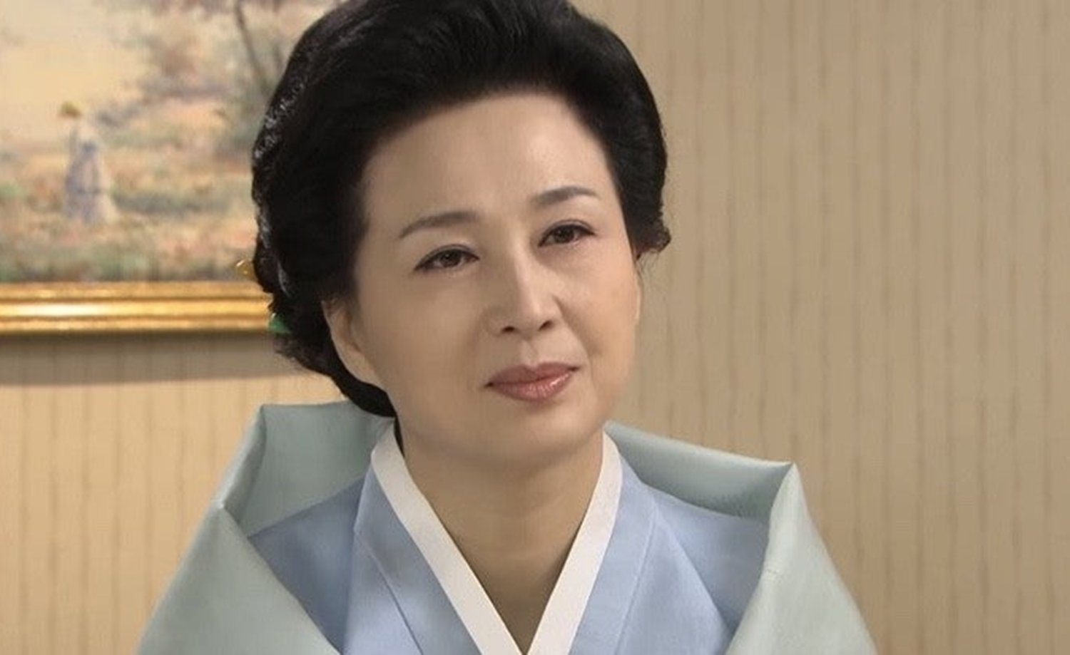 노란 수영복에 섹시한 몸매 어필하는 존예 처자